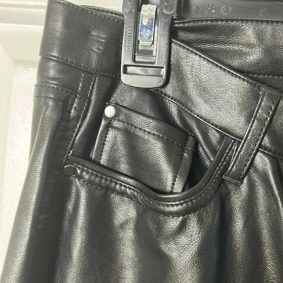 Y2K vtg black women pleather pants size 10 P.
Academia ,goth 
,Whimsigoth,club - Picture 6 of 17